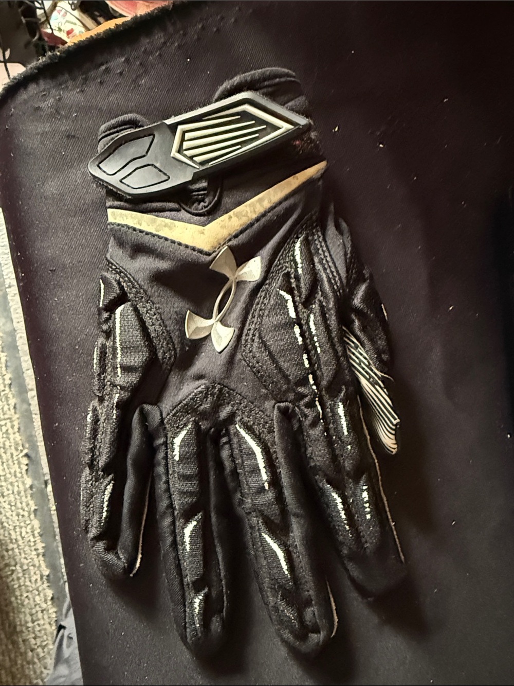 Under Armour Black and Gold Performance golf Gloves